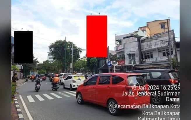 Pertigaan Jenderal Sudirman — Damai — Site photo